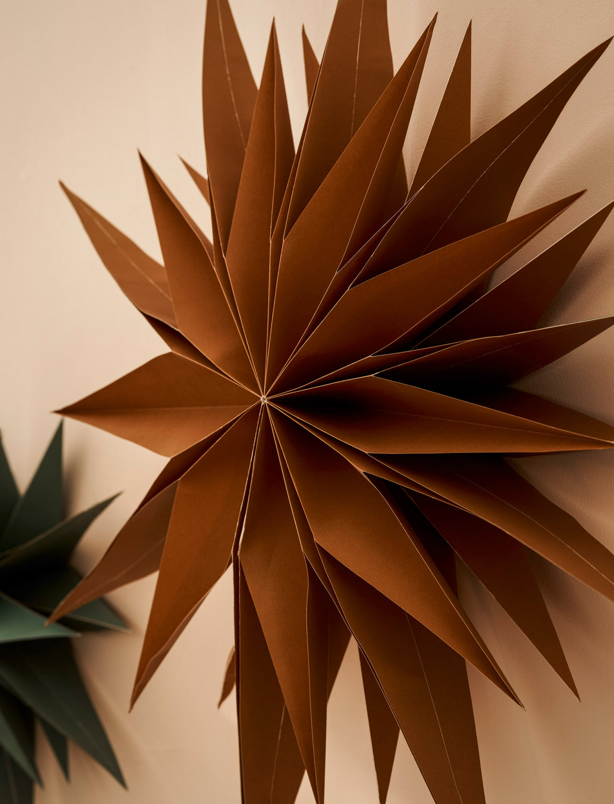 Maddox Classic Paper Star Decoration