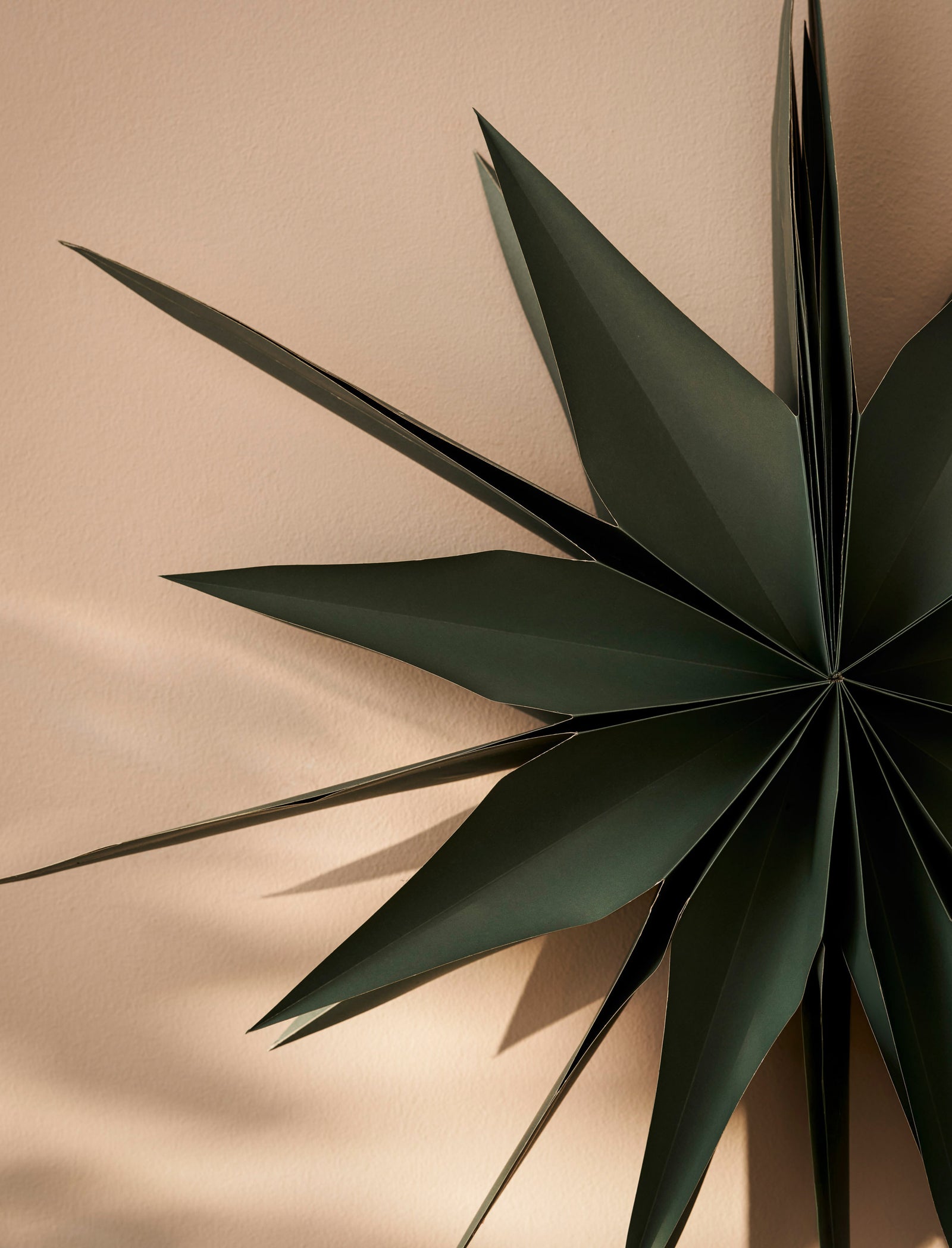 Maddox Classic Paper Star Decoration