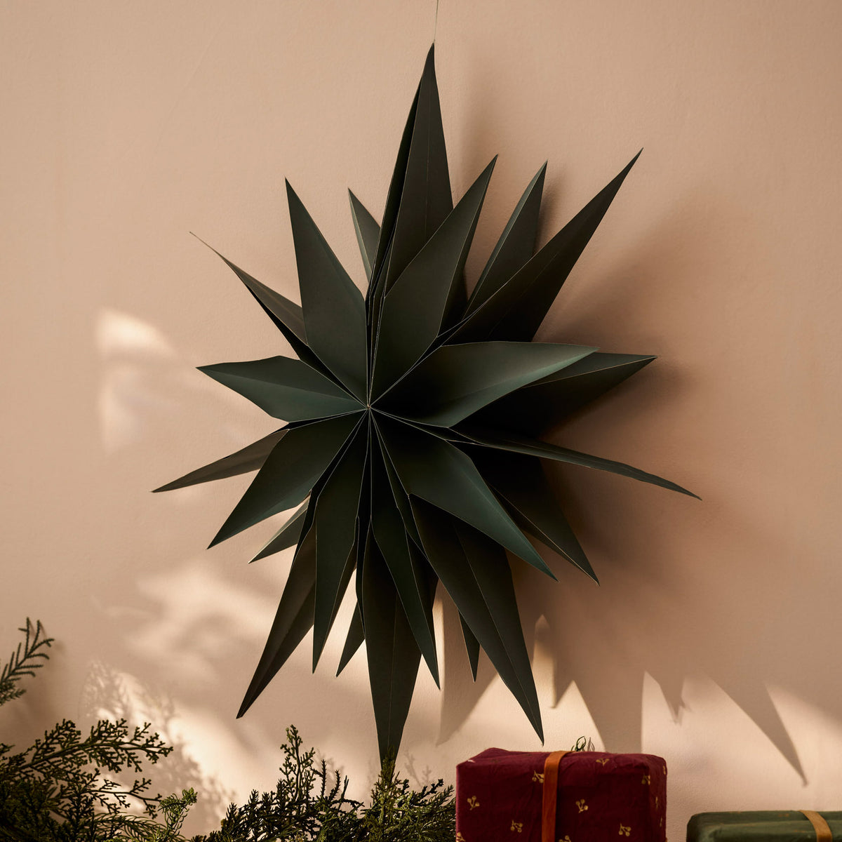 Maddox Classic Paper Star Decoration