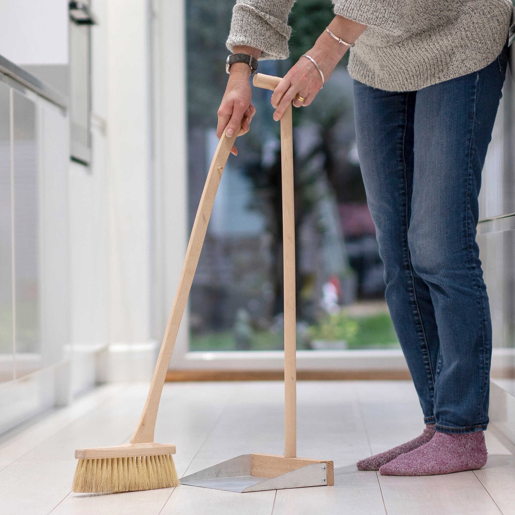 Upright Lobby Dustpan & Brush