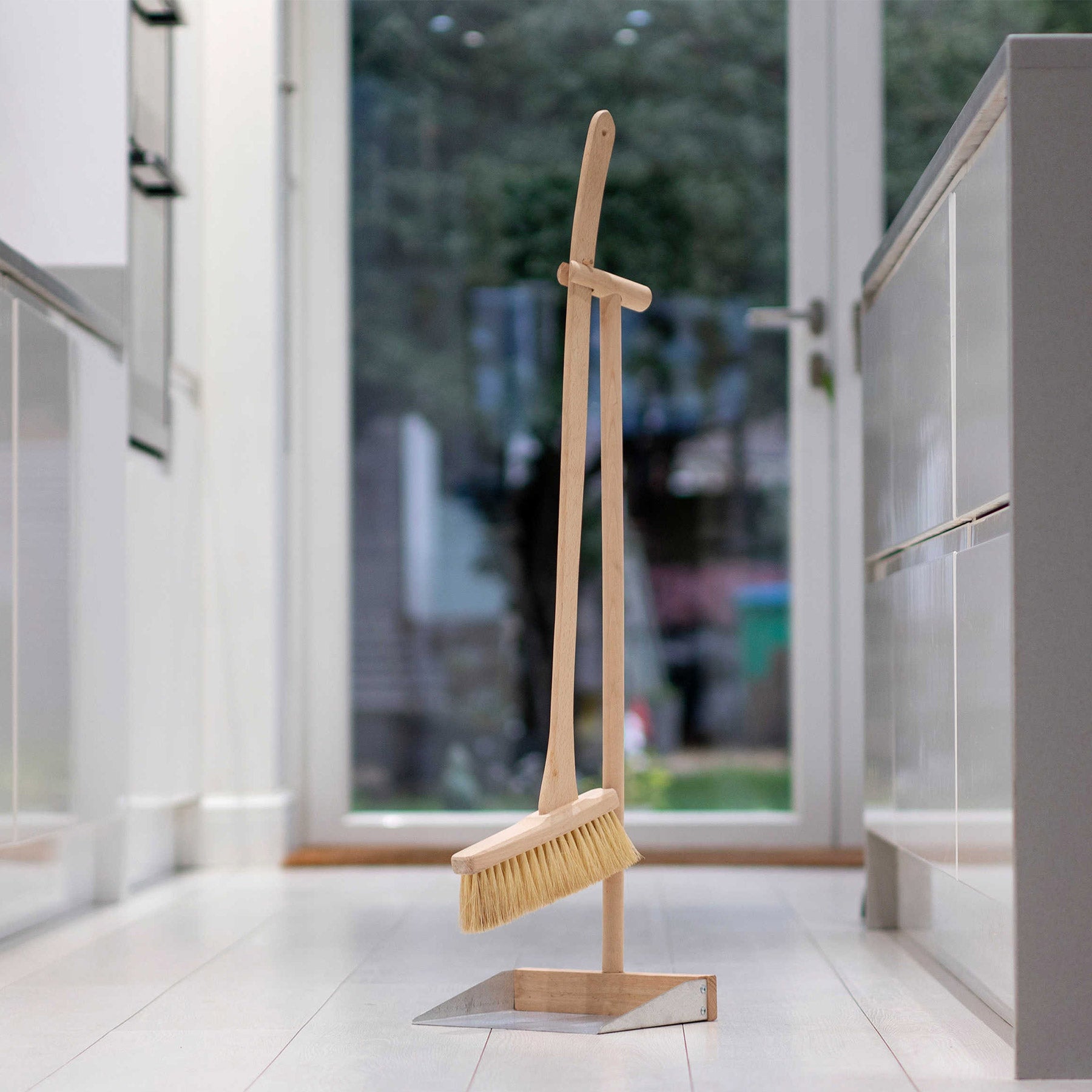 Upright Lobby Dustpan & Brush